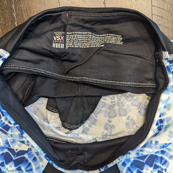 Victoria Secret Sport capris size small - Picture 2 of 7